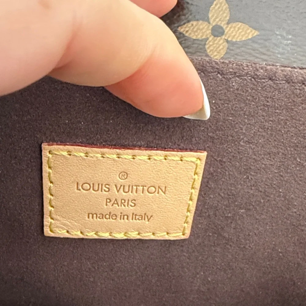 AUTHENTIC Louis Vuitton Pochette Métis MM